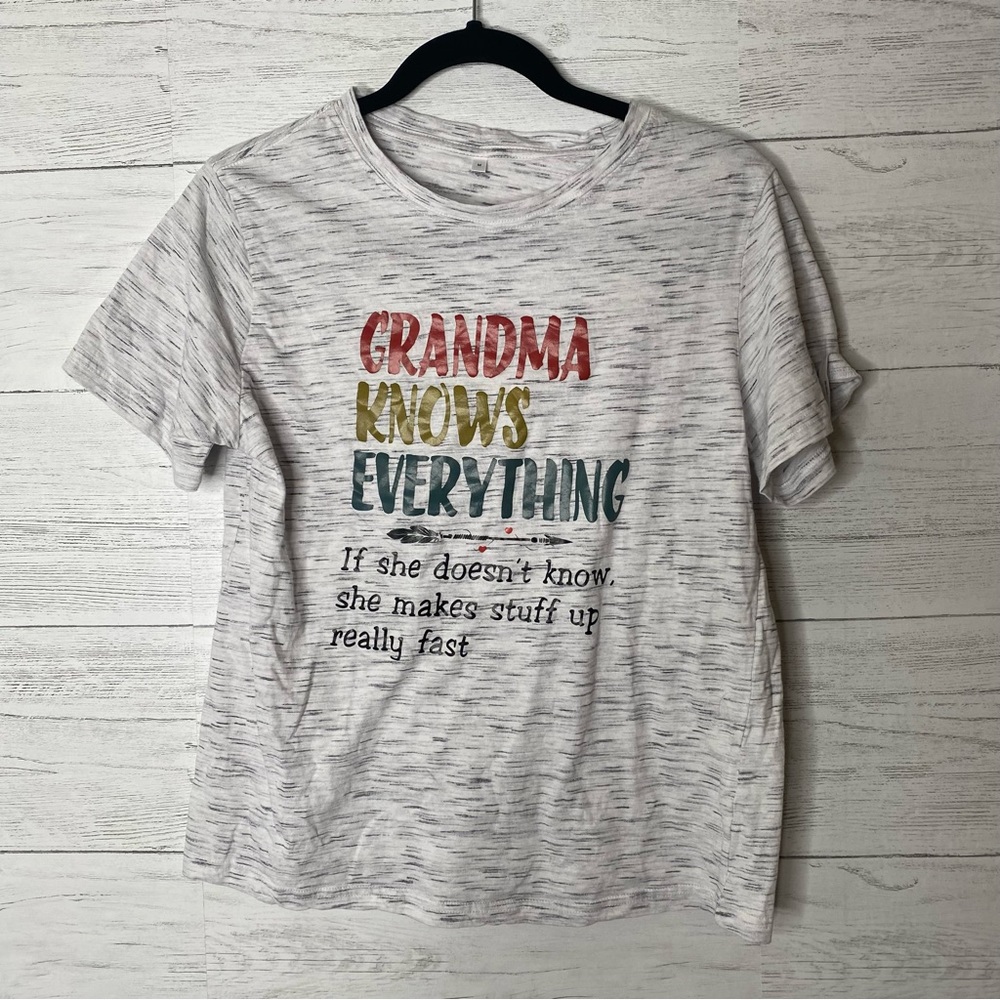 🌈 girls grandma tee size M